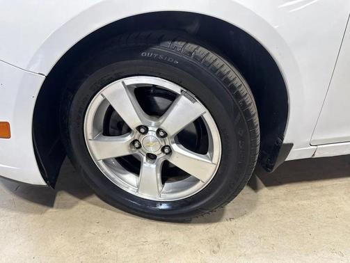 Summit White 2014 Chevrolet Cruze 1LT