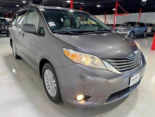 2012 Toyota Sienna XLE
