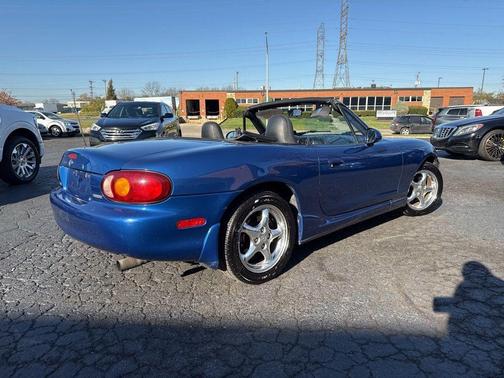 1999 Mazda MX-5 Miata 2dr Convertible Touring Pkg Manual