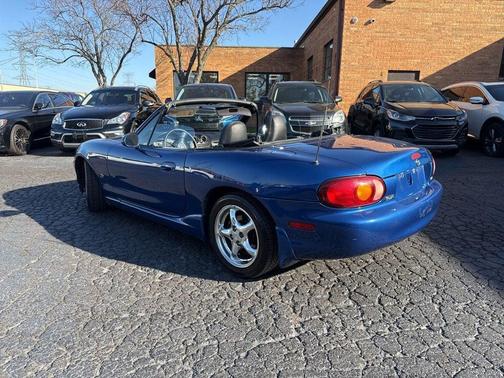 1999 Mazda MX-5 Miata 2dr Convertible Touring Pkg Manual
