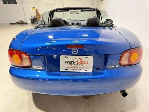 1999 Mazda MX-5 Miata 2dr Convertible Touring Pkg Manual