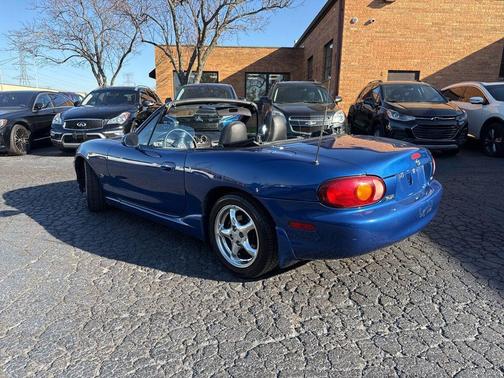 1999 Mazda MX-5 Miata 2dr Convertible Touring Pkg Manual