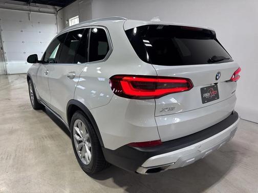 White Metallic 2019 BMW X5 xDrive40i