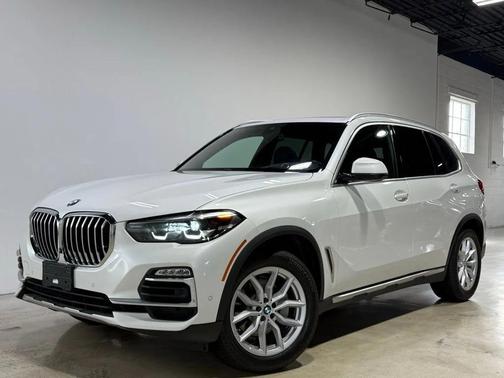 White Metallic 2019 BMW X5 xDrive40i