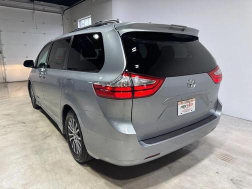 2018 Toyota Sienna XLE Premium