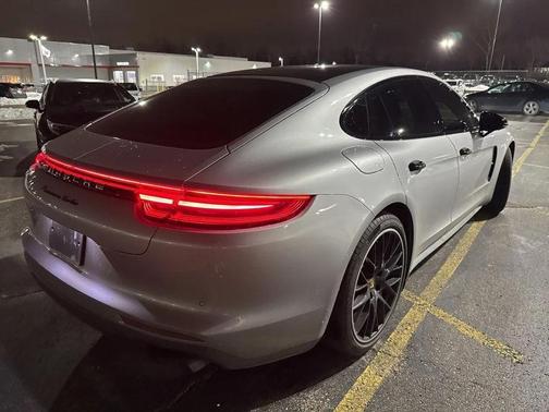 2017 Porsche Panamera Turbo