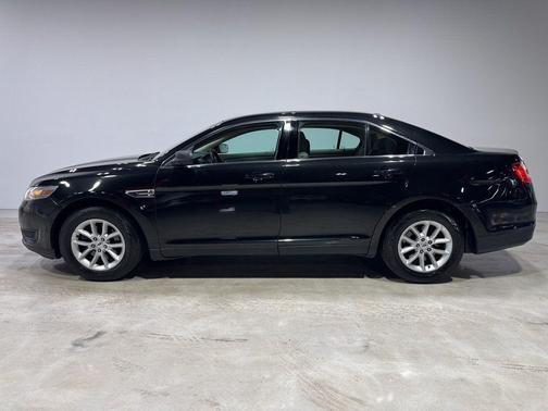 2014 Ford Taurus SE