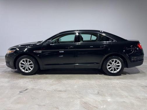 2014 Ford Taurus SE