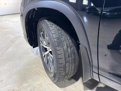 Midnight Black Metallic 2016 Toyota Highlander XLE