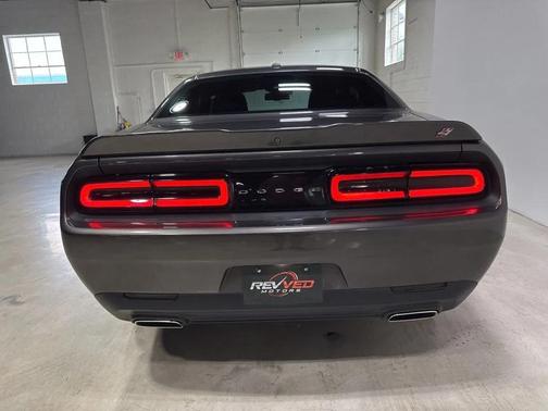 Granite Pearlcoat 2019 Dodge Challenger SXT