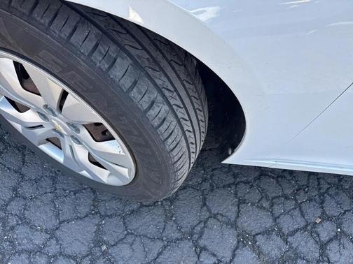 Summit White 2012 Chevrolet Cruze LS