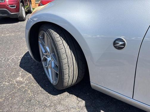 Brilliant Silver Metallic 2011 Nissan 370Z Touring