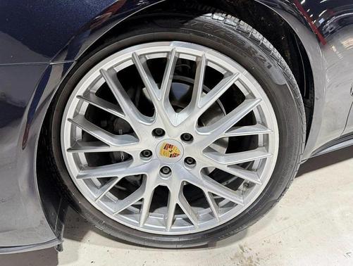 2018 Porsche Panamera 4