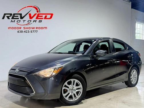 Graphite 2017 Toyota Yaris iA Base