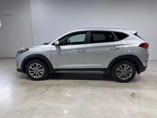 Molten Silver 2017 Hyundai TUCSON SE Plus