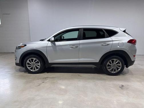Molten Silver 2017 Hyundai TUCSON SE Plus