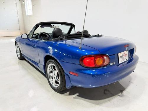 1999 Mazda MX-5 Miata 2dr Convertible Leather Pkg Manual
