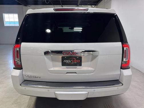 White Frost Tricoat 2017 GMC Yukon Denali
