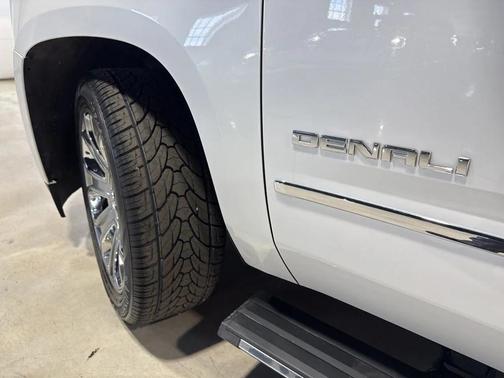 White Frost Tricoat 2017 GMC Yukon Denali