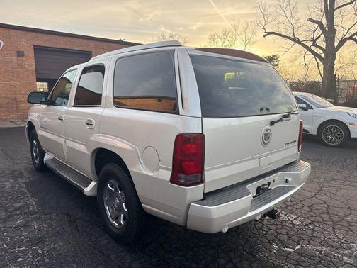 2005 Cadillac Escalade Base