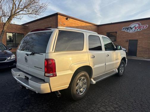 2005 Cadillac Escalade Base