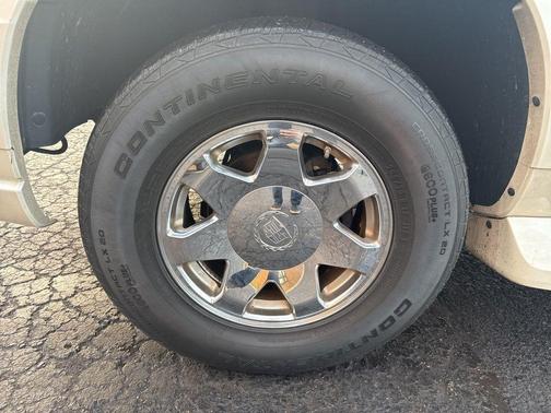 2005 Cadillac Escalade Base