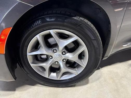 Granite Crystal Metallic Clearcoat 2020 Chrysler Pacifica Limited