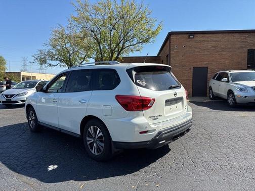 2017 Nissan Pathfinder SL
