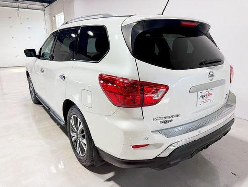 2017 Nissan Pathfinder SL