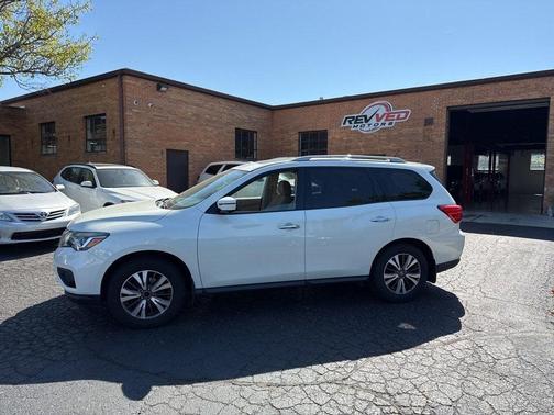 2017 Nissan Pathfinder SL