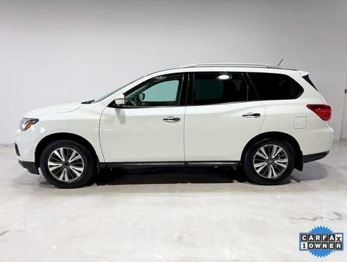 2017 Nissan Pathfinder SL