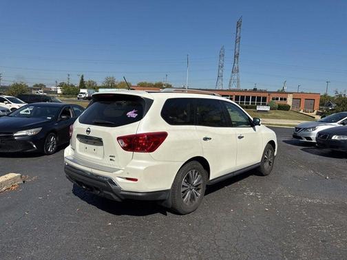 2017 Nissan Pathfinder SL
