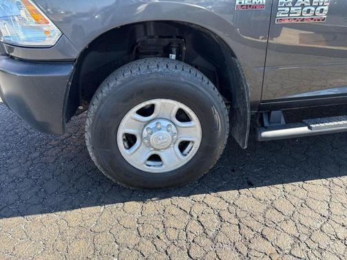 2017 RAM 2500 Tradesman Regular Cab 4x4 8' Box