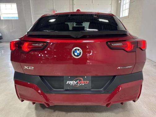 Vegas Red Metallic 2026 BMW X2 xDrive28i