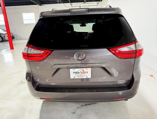 2019 Toyota Sienna XLE
