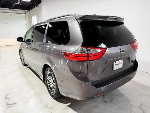 2019 Toyota Sienna XLE