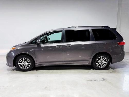 2019 Toyota Sienna XLE