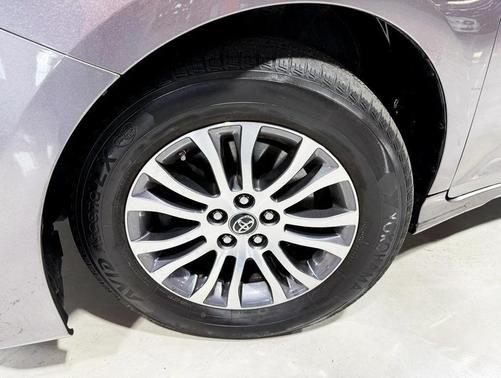 2019 Toyota Sienna XLE