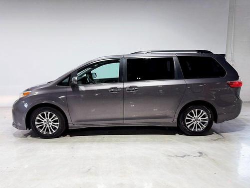 2019 Toyota Sienna XLE