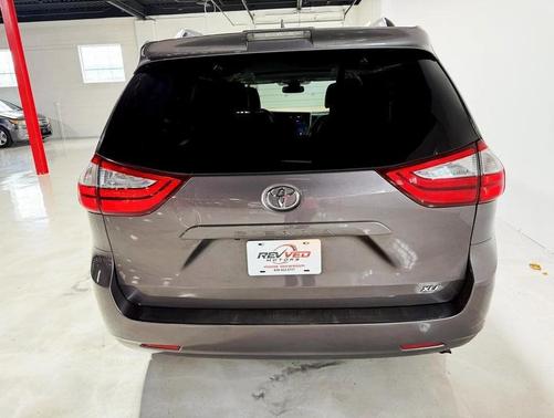 2019 Toyota Sienna XLE
