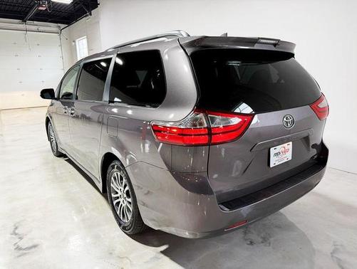2019 Toyota Sienna XLE
