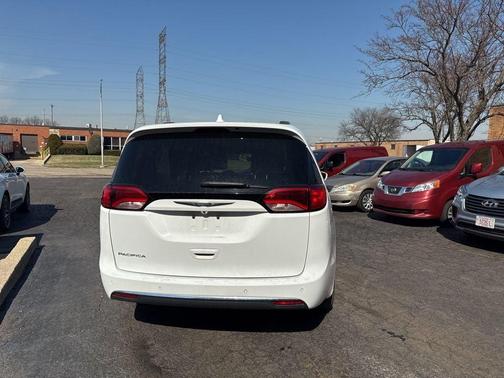 2017 Chrysler Pacifica Touring-L