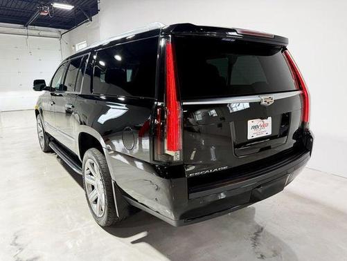 2017 Cadillac Escalade ESV Luxury