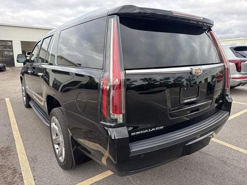 2017 Cadillac Escalade ESV Luxury