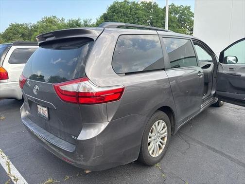 2016 Toyota Sienna XLE