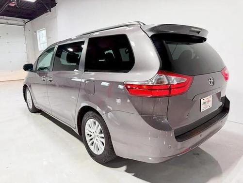 2016 Toyota Sienna XLE