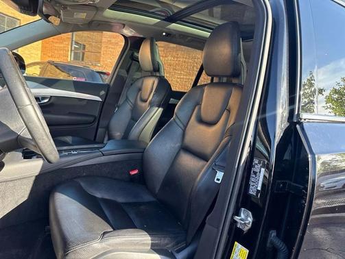 Onyx Black Metallic 2016 Volvo XC90 T6 Momentum