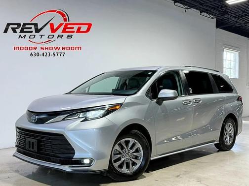 Celestial Silver Metallic 2022 Toyota Sienna XLE