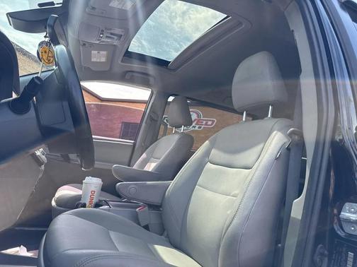 Midnight Black Metallic 2020 Toyota Sienna XLE