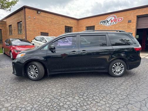 Midnight Black Metallic 2020 Toyota Sienna XLE